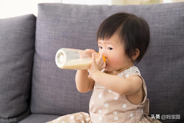 如何给孩子选好牛奶，给小孩买牛奶喝，怎样去挑选好的牛奶，有哪些方法值得去参考