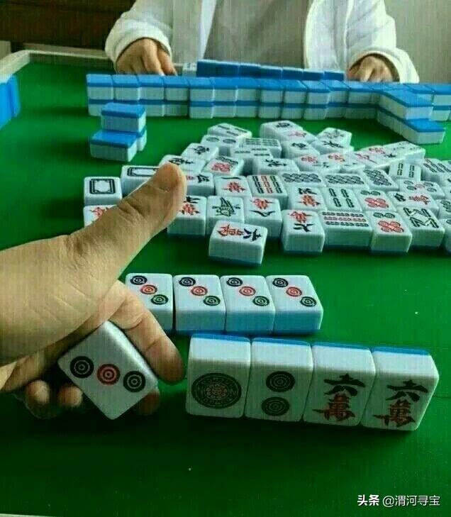 为什么打麻将手气不好的时候,有些人在牌桌上就一直抱怨,而有些人却一声不吭？他们是什么心理？
