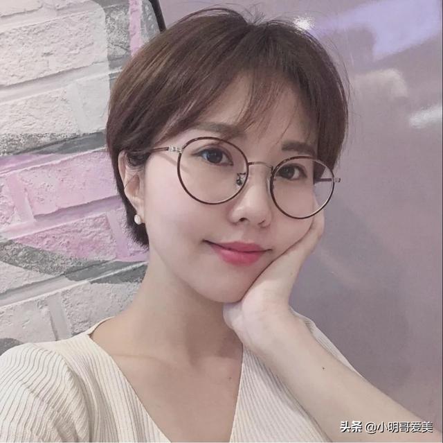 头条问答 - 如果一个人的咬肌大,脸大,适合什么发型?(8个回答)