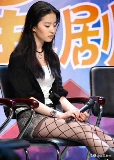 刘亦菲简历:刘亦菲为什么不改回中国国籍
