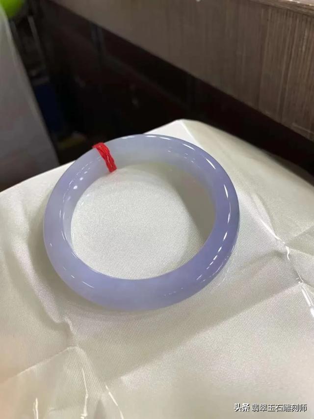 1万左右翡翠手镯图片,一万五预算，能买个什么样的玉镯？