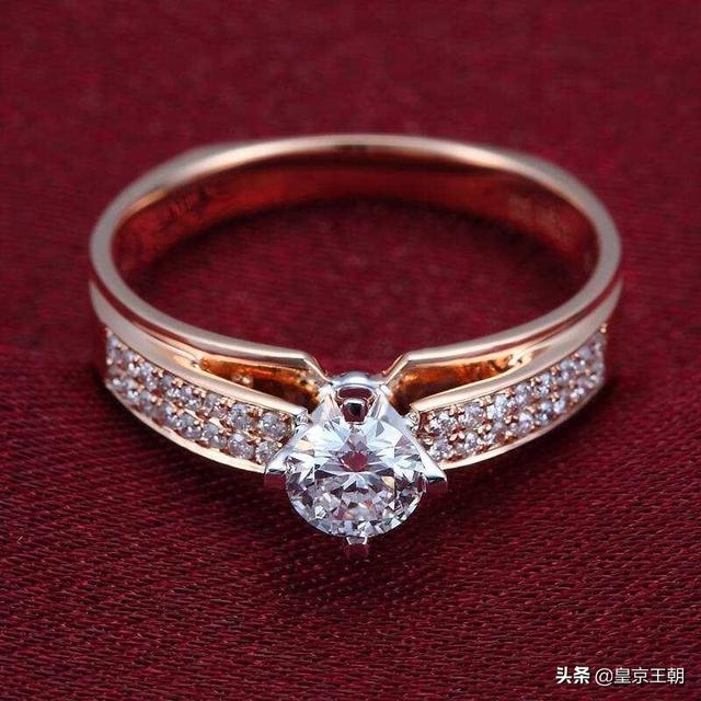 结婚黄金手镯买什么款式,结婚预算在1万左右买什么黄金饰品？