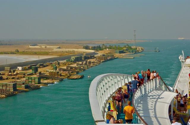 苏伊士运河被堵,长荣公司预计赔多少钱?