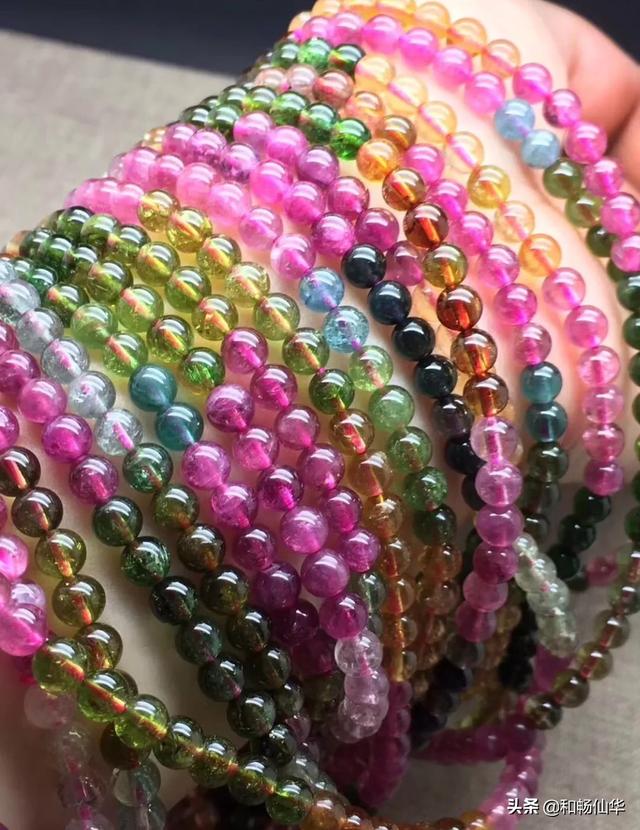 草莓晶手链,十八岁女生带什么手镯手链比较合适？