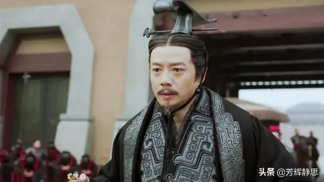 《大秦赋》中吕不韦被逐出咸阳时,嬴政为何让赵高给他扶苏的玉佩？