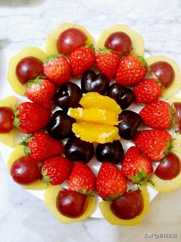头条问答 - 用西瓜和菠萝做水果拼盘,还需哪些水果搭配起来更好吃?