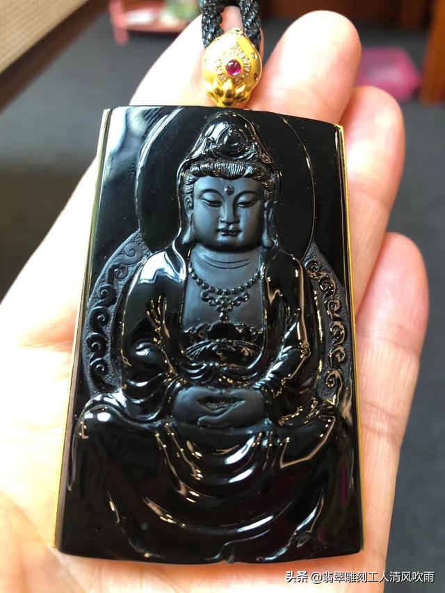 40岁的女人适合什么玉镯,40岁女士首饰适合黄金还是彩金？