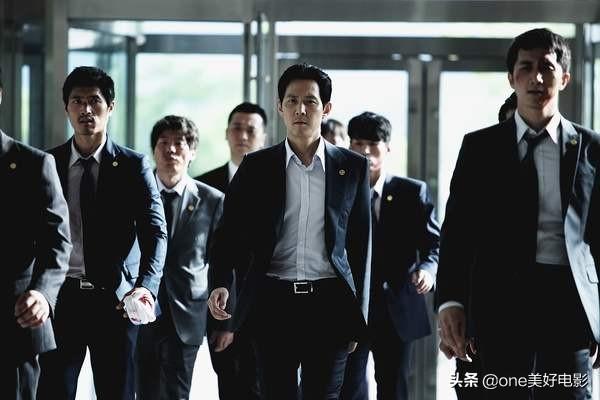 韩国电影《新世界》结尾彩蛋放六年前有什么含义？