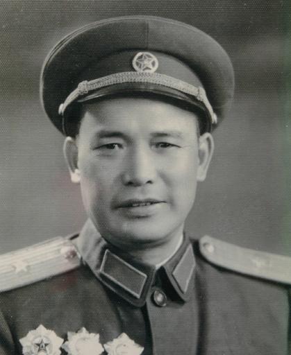 浙江有15人被授予开国少将军衔,分别是叶长庚,李仲麟,伊文,朱虚之