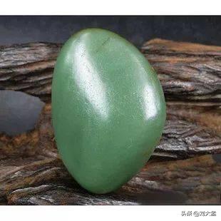 和田玉和和田碧玉一样吗,新疆和田玉青玉籽料值钱吗？