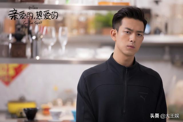 艾情比吴白大多少:《蜜汁炖鱿鱼》的吴白如果喜欢佟年又会怎样呢？