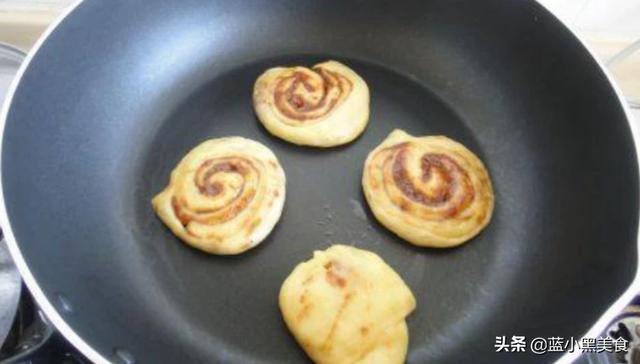 麻酱饼的做法,红糖麻酱饼要发面吗？怎么做好？
