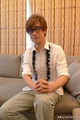 周传雄这些年经历了什么:海明威怎么沦落到《锋味》当服务员了？这些年他经历了什么？
