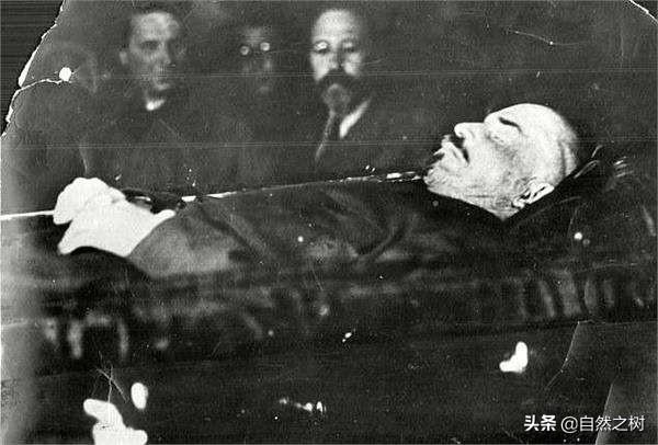 将刚断气的人放在完全密封的棺中,将空气置换成惰性气体,尸体还会腐烂吗？