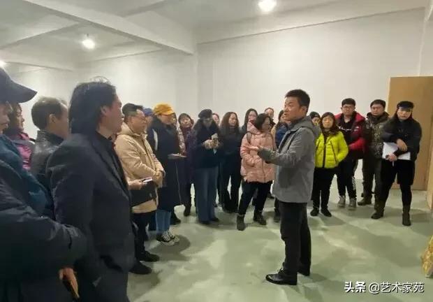 红耳鹎白描写生图片:50岁退休后开始在老年大学学习国画，有必要去进修班学校吗？