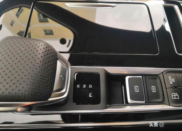 荣威新能源车型，如今新能源大热，荣威RX5 ePLUS续航、动力和配置如何？