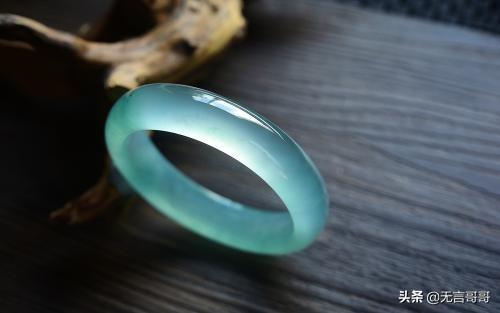翡翠的种水是什么意思,翡翠的种和水到底是什么？