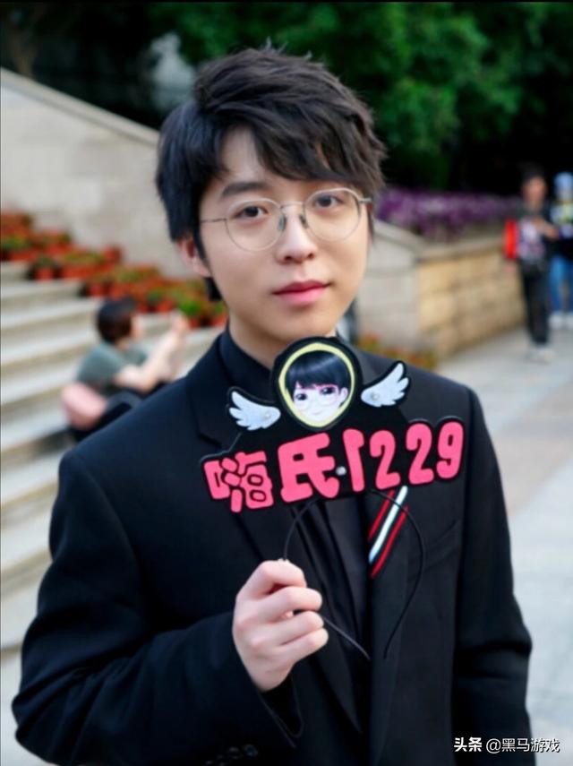 嗨氏楚河:嗨氏道歉楚河张大仙上热搜，目前欠债直播，你怎么看？