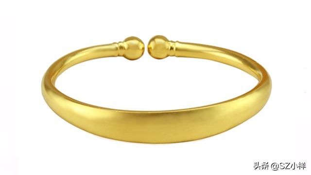 今年流行的金镯子图片,五十岁女人买金手镯什么图案最好？