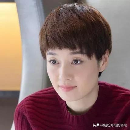 气质女人味的微信名50岁女:五十岁左右女人穿什么裤子好看?