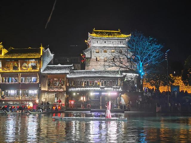 熊希龄:凤凰古城：从名噪一时到无人问津，是什么让你跌下神坛？