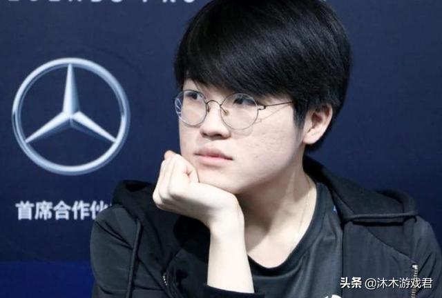 如何看待RNG和IG队员集体给姿态过生日,唯独uzi缺席,疑似由于伤病原因？