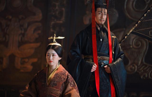 演员黄轩:张鲁一演13岁嬴政被嘲，为何35岁黄轩演18岁马得福就被夸？