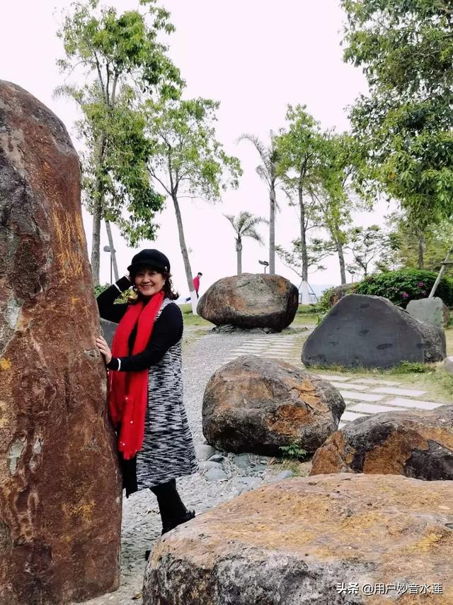 “女人打扮的精致,是对自己的奖赏,取悦自己活出精彩。”对吗？