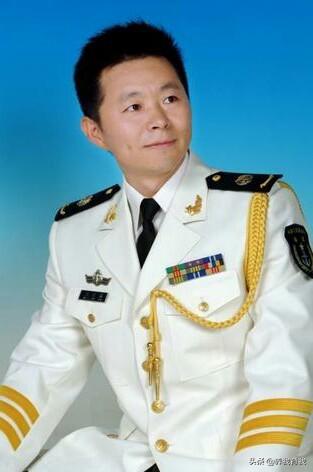 郁钧剑简历:耿为华、刘和刚、王宏伟、吕继宏、乔军、郁钧剑谁唱功更优秀？