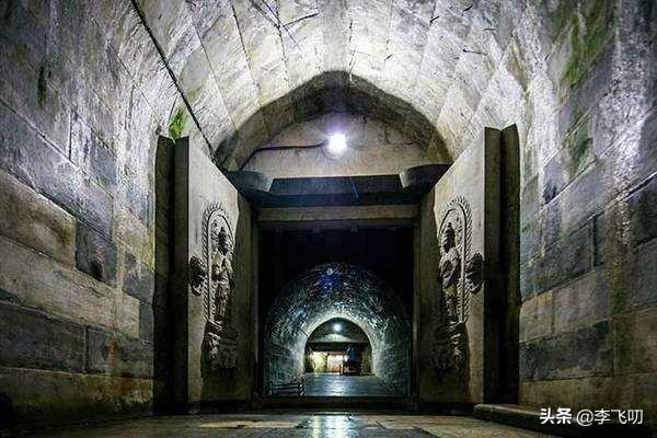 头条问答 - 考古专家曾挖掘雍正陵墓,为何专家才挖两米就紧急叫停了?