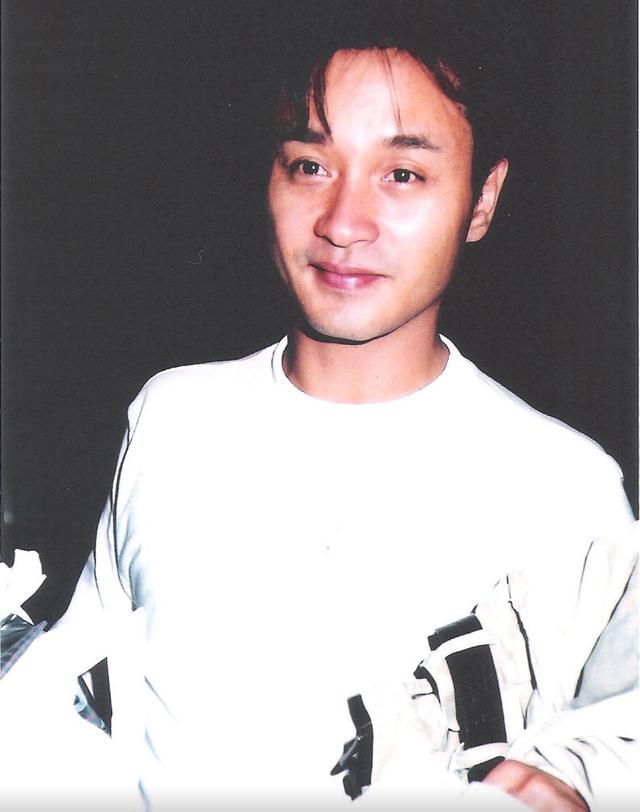 张国荣24楼跳下有多惨:谁能用一遍文章描写张国荣的一生？
