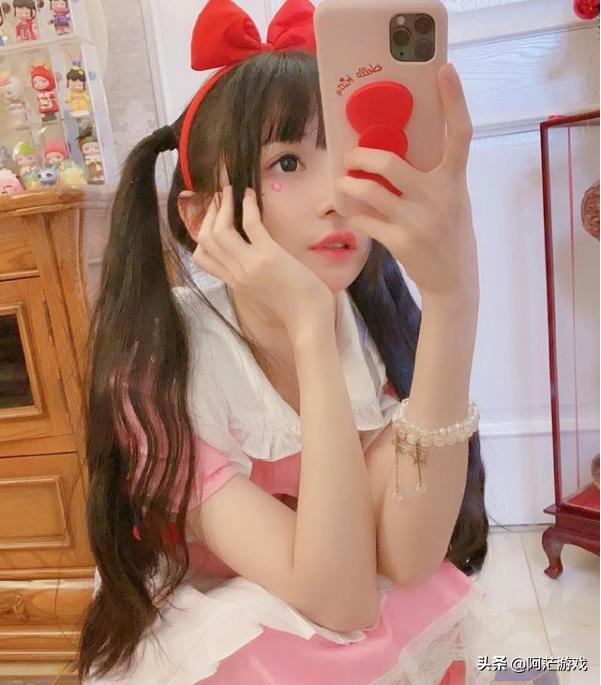 蔡萝莉罕见换发型,没有了双马尾之后,宛如漫画中的女主角,你觉得咋样？