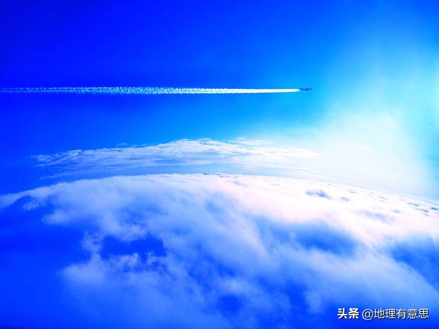 飞机上拍下来的龙，为何有的飞机在天空飞过会留下长龙般的云