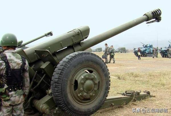 请问,有的大口径火炮的炮口附着一根跟避雷针式的钢棍,是起什么作用的