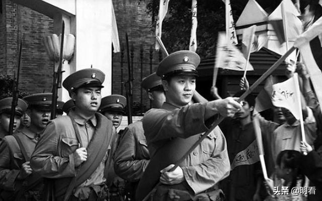 邓文仪:黄埔军校成立初期，招生很严格，为什么却接收了讲武堂一百多人？