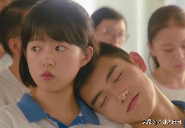 刚出道就凉，从网红摇身一变成明星的“何蓝逗”最近怎样了？