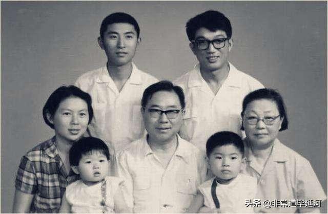 高晓松家庭背景:高晓松似乎对日本很感兴趣，他真的了解日本吗