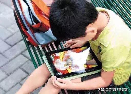 你们在王者荣耀里充了多少钱呢？又怎样看待小学生拿父母钱充王者荣耀买皮肤？