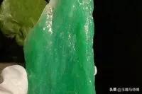 翠青玉有收藏价值吗,翠青玉是不是白底青翡翠呢？