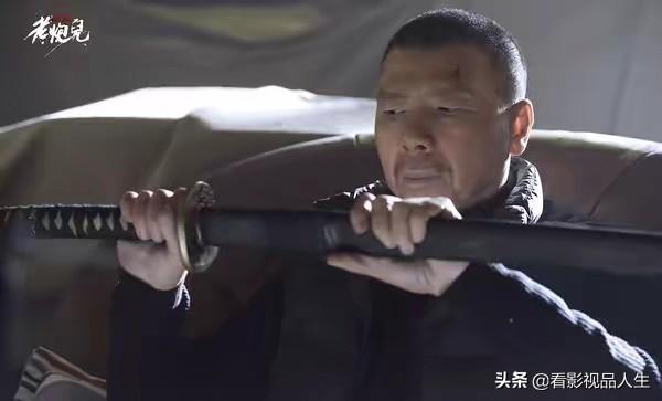 老炮儿结局:电影《老炮儿》中，六爷当时在60年代什么地位，怎么还有军刀