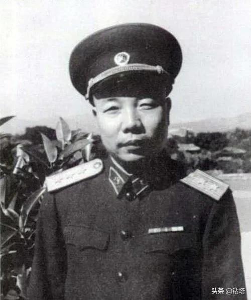现代诗人有谁:现当代著名诗人有谁？你知道哪些？