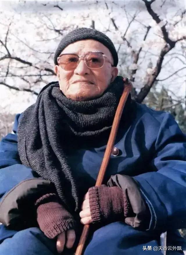 我国著名的书法家:从古至今，谁的书法水平排名第一？