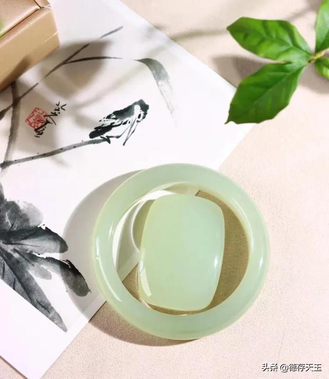 便宜的玉手镯是啥材质,新疆几十块的玉镯怎么样？