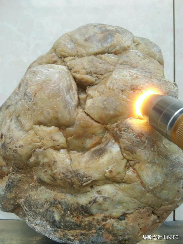 哪种石头最好,你认为钻石、宝石、水晶和玉哪个更好？