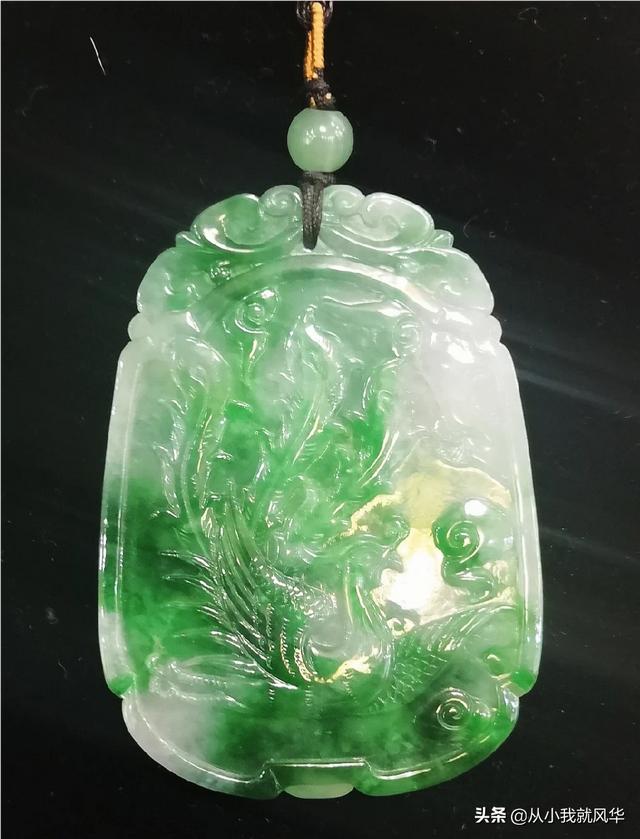 如何判断翡翠的价格,翡翠的价值怎么判定呢？喜爱占的比重大吗？