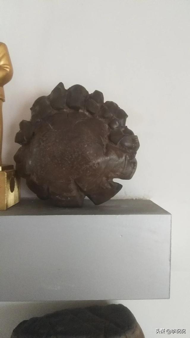 透明石头值钱吗,原石表皮长满透光沙粒的石头值钱吗？