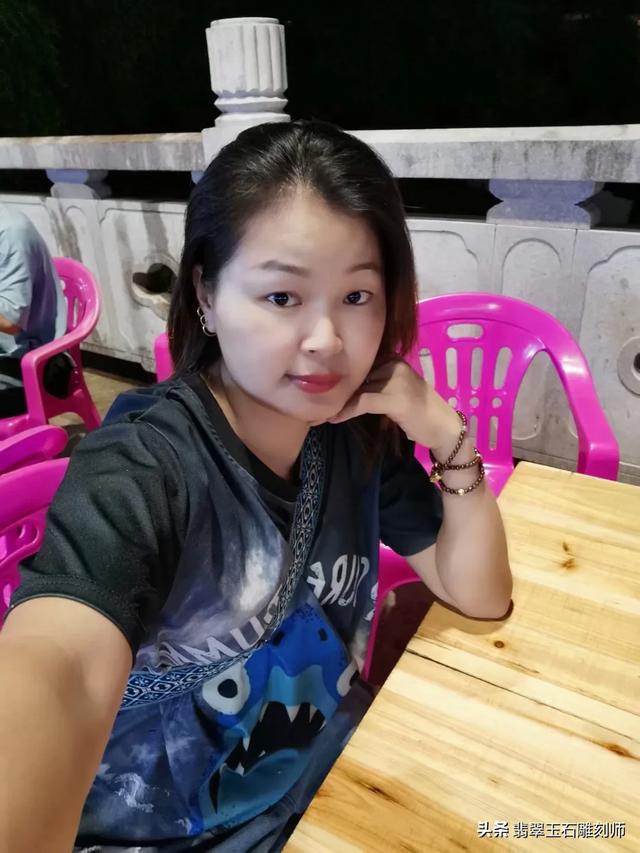 翡翠免费估价网站,翡翠手镯估价，拜托拜托？