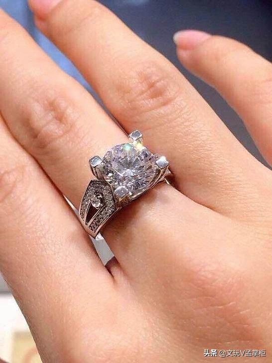 怎么选购钻石(钻石应该怎么选购)