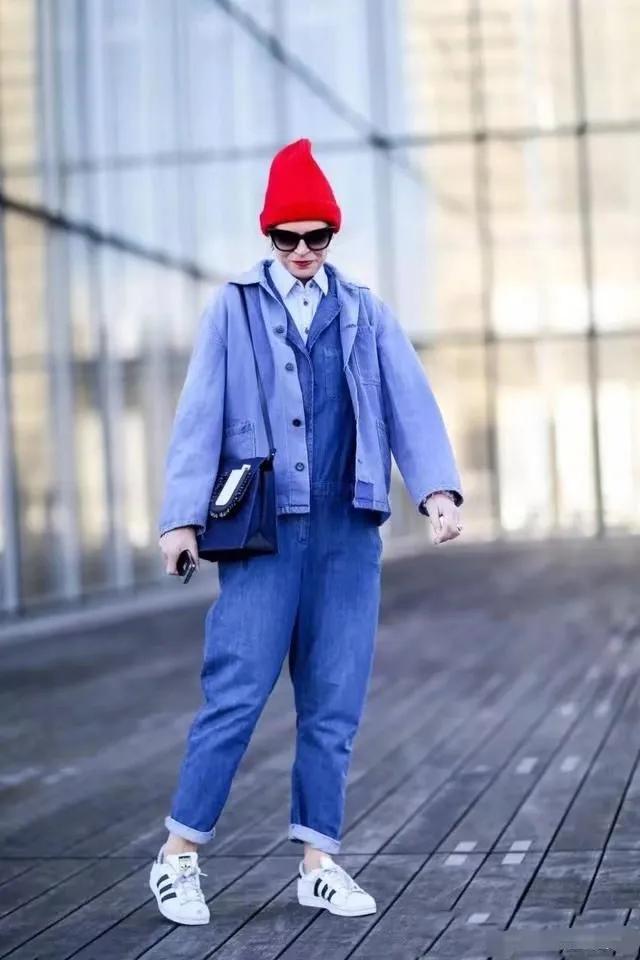 牛仔衣配什么裤子比较好