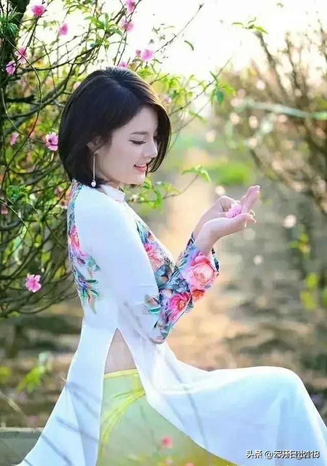 如何用“聆听蕊语”写一首藏头诗？